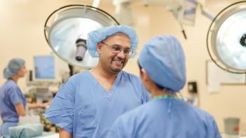 Dr. Jalisi是金宝搏手机登录头颈部癌症医生